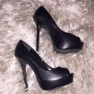 5 1/2 Black peep toe heel